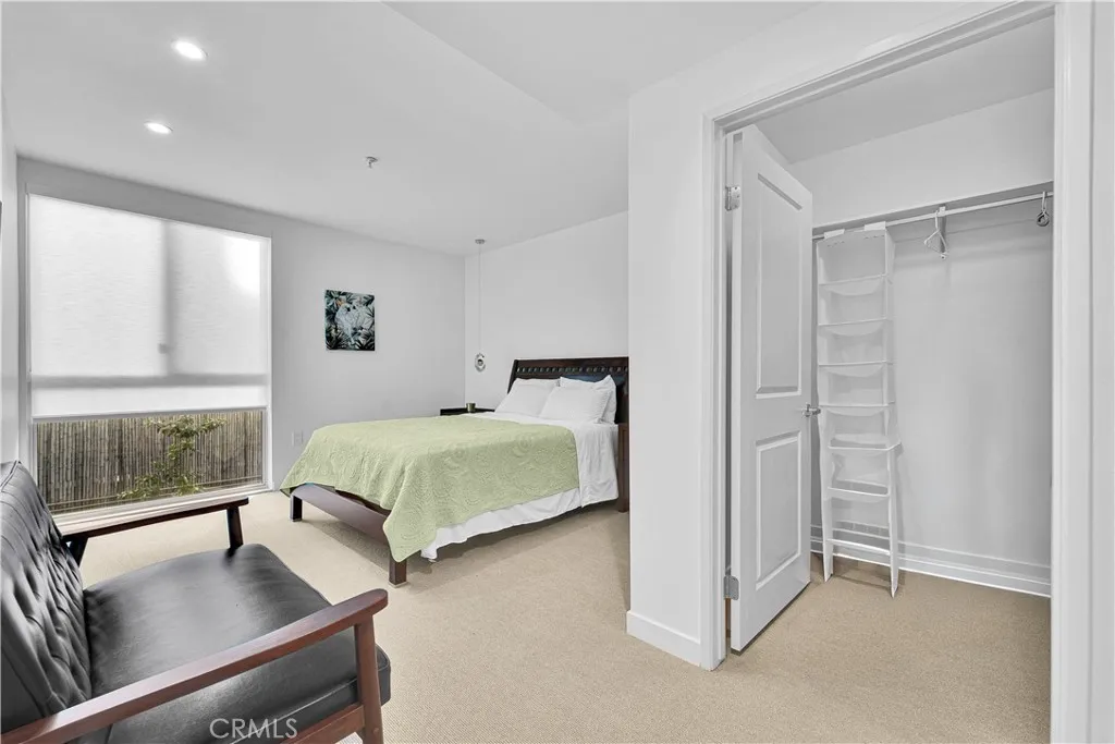 267 S San Pedro, Los Angeles, California 90012 home-pic-15